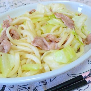 鶏ガラスープの素で！簡単焼きうどん